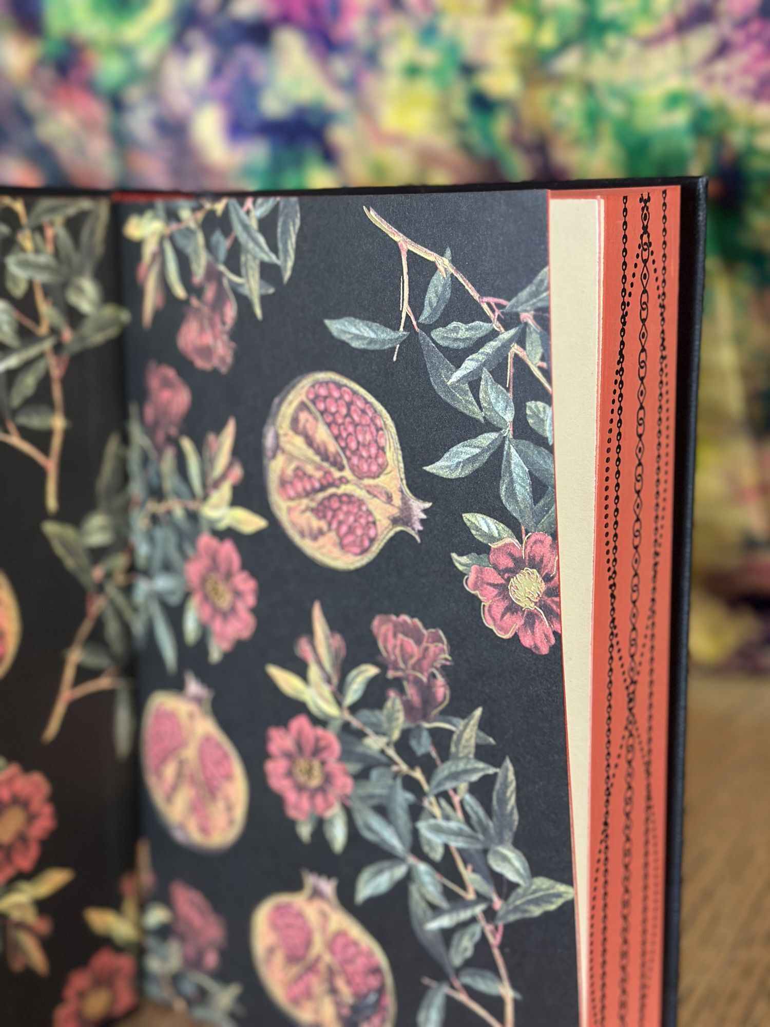 The Familiar | Leigh Bardugo | 1st UK edition. Waterstones Exclusive display picture 1