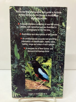 Birds of New Guinea and the Bismarck Archipelago : A Photographic Guide