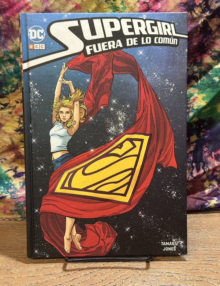 Item #118972 Supergirl: Fuera de lo Com&uacute;n. Mariko Tamaki.