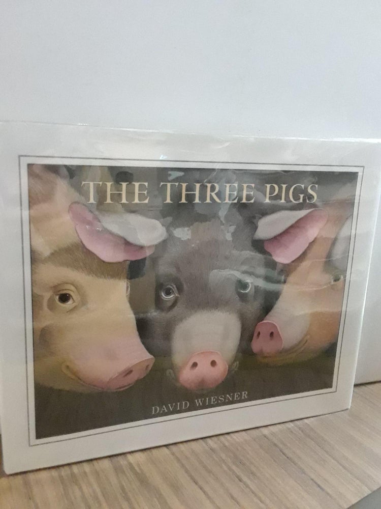 Item #65871 The Three Pigs. David Wiesner.