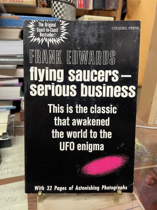 Item #74800 Flying Saucers- Serious Business. Frank Edwards