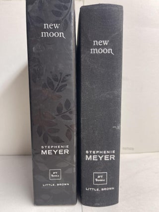 Item #85778 New Moon Collector's Edition. Stephenie Meyer