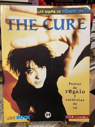 Item #89046 The Cure: Las Vidas de Robert Smith